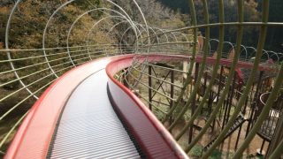 千葉市昭和の森のローラー滑り台