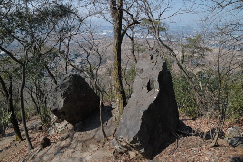 みかも山公園山腹の夫婦岩