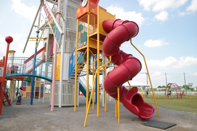 栃木県真岡市総合公園の複合遊具コットベリーちゃん
