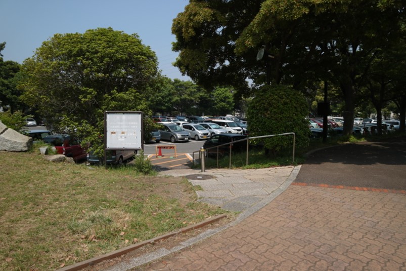 平塚市総合公園体育館駐車場