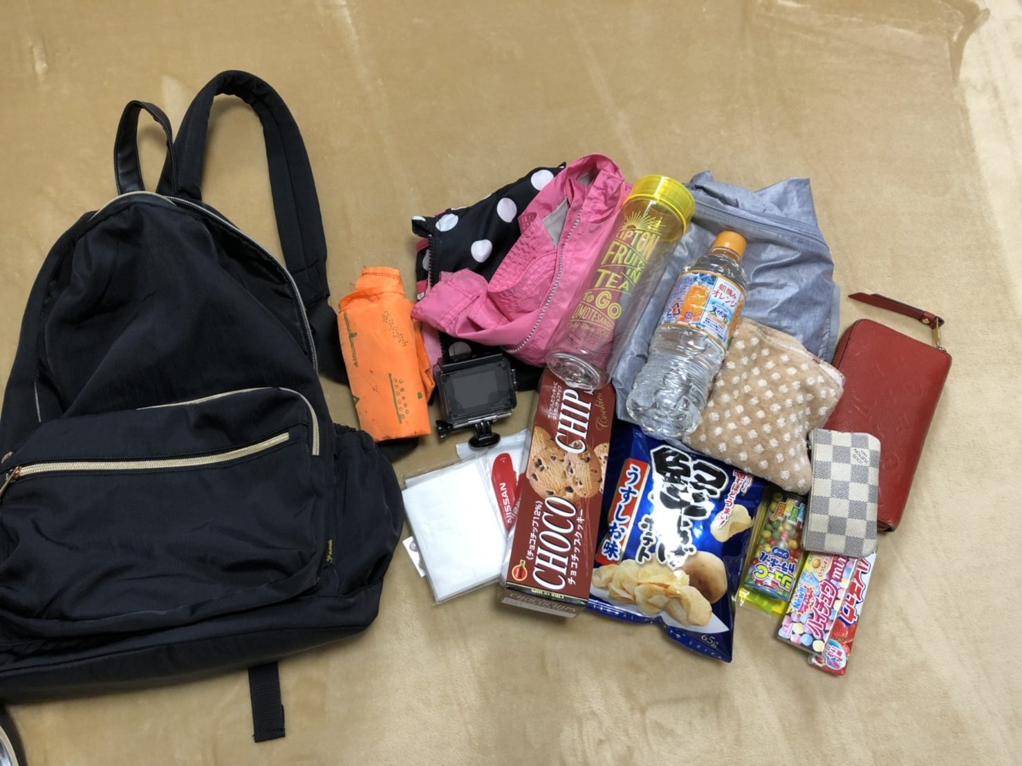 ちびさん2人を連れて リュックを持ってusjにお出かけ