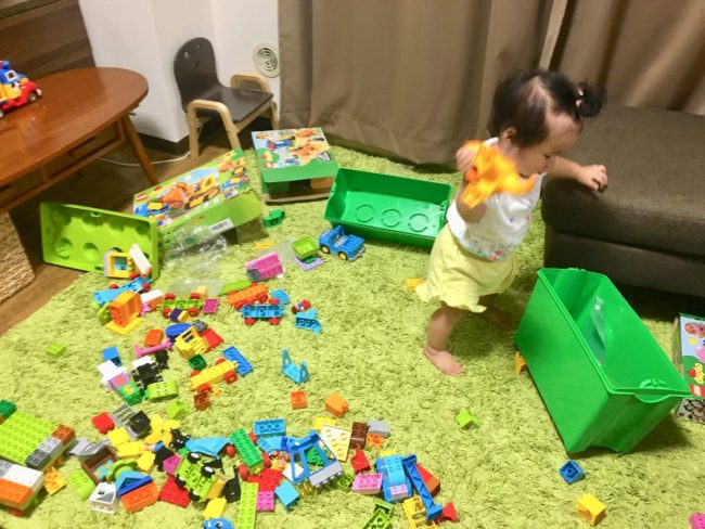 イライラしないワンオペ2歳差育児 オモチャの片づけをやめた 0歳 妹 下の子 掃除をやめた