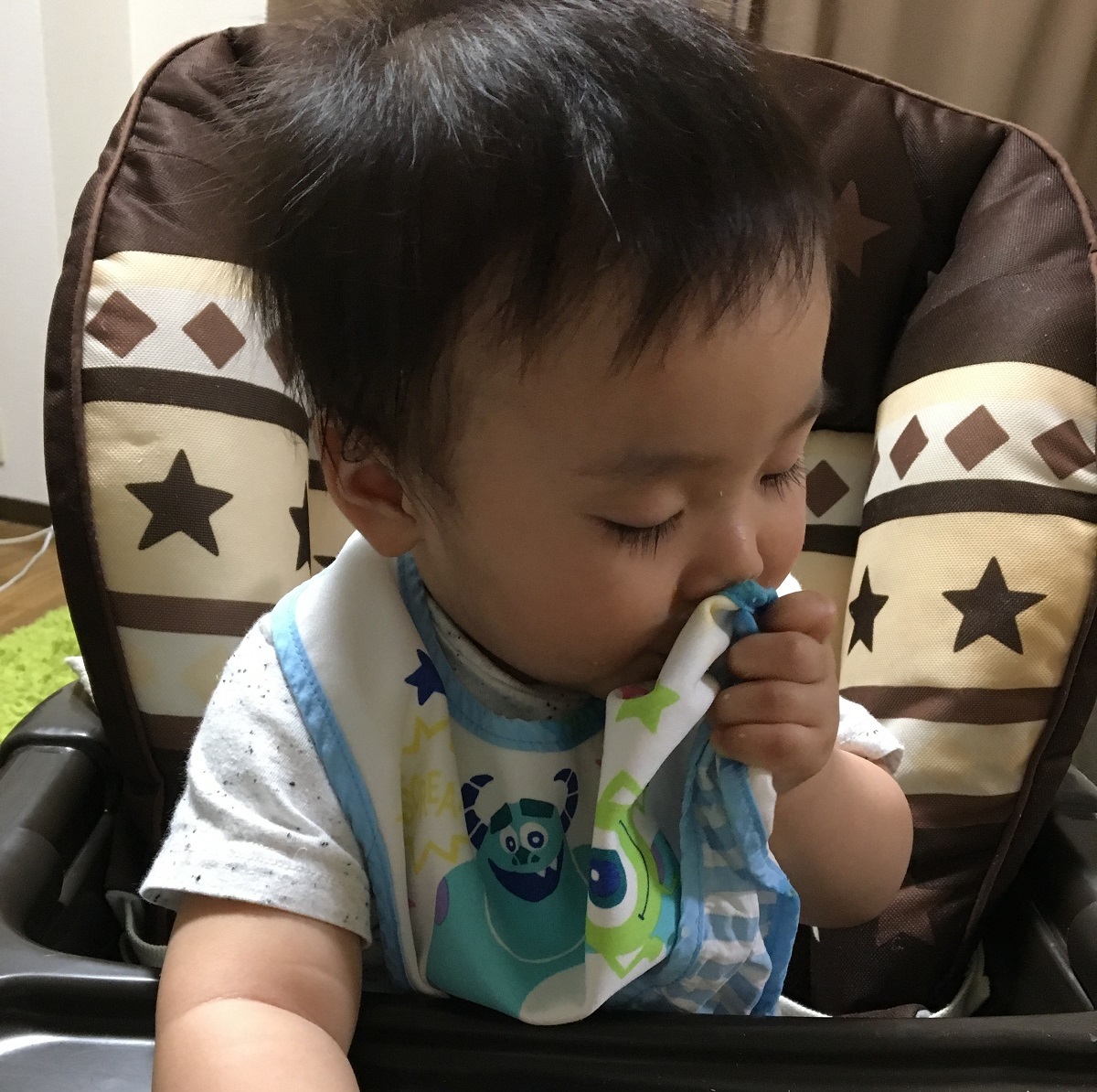 ワンオペ二人目育児必需品 あると便利な育児グッズ リビング ハイローラックハイローチェア コンビ